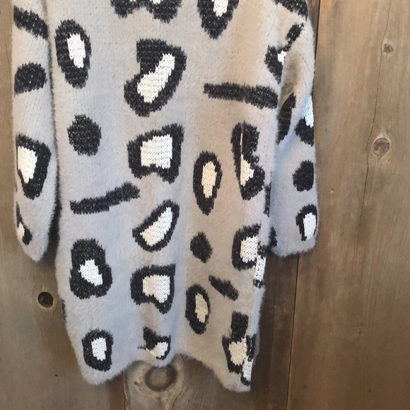 FINAL CLEARANCE BiBi Gray Leopard Animal Print Pocket Cardigan - Picture 10 of 15